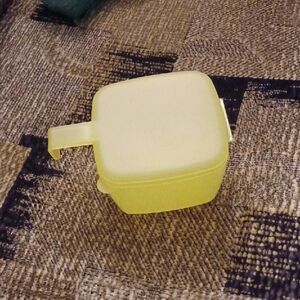 4/$60 New Yellow Tupperware "Forget Me Not" Square Hanging Container